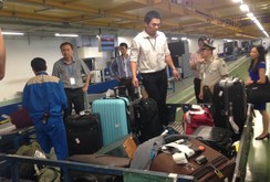 Bắt nhân viên sân bay Nội Bài thực hiện 10 vụ trộm cắp tài sản hành khách
