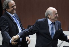 Michel Platini bị điều tra nhận hối lộ từ Sepp Blatter