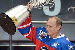 Putin đón sinh nhật lần thứ 63 bằng trận đấu khúc côn cầu