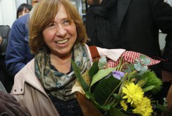 Giải Nobel văn chương thuộc về nữ nhà văn Svetlana Alexievich, người Belarrus