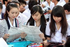 Ghi nhanh tuyển sinh tại Đại học Kinh tế TP HCM: Giờ G nóng bỏng...