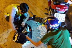 Phóng sự: Hiệp sĩ chống đinh tặc trên quốc lộ 51