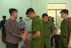 Quá đói, cướp bánh mì ăn, vào tù!