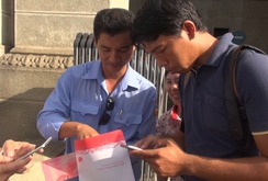 Xếp hàng mua tiền lưu niệm ở TP HCM: Chỉ bán cho 50 người