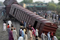 Bản tin NLĐ ngày 15 - 9: Tai nạn tàu lửa thảm khốc ở Pakistan, 156 người thương vong