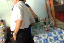 Bản tin NLĐ ngày 17-8: Chính nữ tạp vụ ghi hình phó giám đốc sở sờ đùi mình