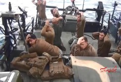 Mỹ phẫn nộ vì video lính Mỹ quỳ gối trước binh sĩ Iran
