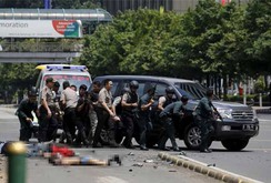 Indonesia: 6 vụ nổ rung chuyển Jakarta, ít nhất 3 người chết