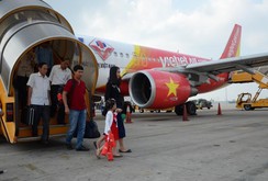 Bản tin NLĐ ngày 21 - 1: Hơn 300 ngàn người về quê ăn Tết bằng máy bay