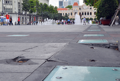 Phố đi bộ Nguyễn Huệ xuống cấp như thế nào?