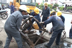 Có kẻ xấu phá hoại, đường Nguyễn Hữu Cảnh vẫn ngập sâu?