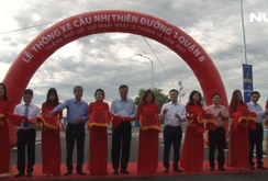 Người dân phấn khởi khi cầu Nhị Thiên Đường 1 thông xe