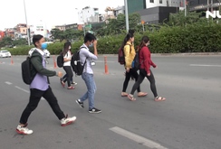 Ghi nhanh: Từ 2018, người đi bộ sai luật có thể bị phạt tù đến 15 năm