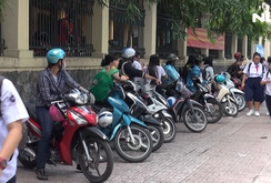 “Lệch giờ, lệch ca” mới chỉ giải quyết ùn tắc tại cổng trường