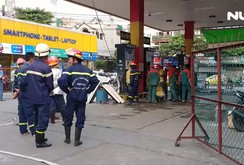 Cửa hàng xăng dầu bất ngờ phát hoả, nhiều người vứt xe bỏ chạy