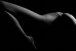 Ghi nhanh: Nghệ thuật ảnh khỏa thân dưới mắt người xem