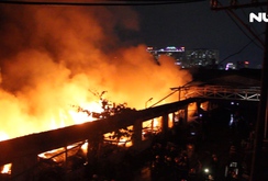 Xưởng dệt may rộng hơn 1000 m2 phát hoả dữ dội trong đêm