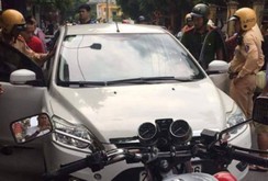 Clip: Xe của “Kiều nữ Hải Dương” bị công an cẩu về trụ sở