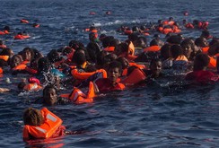 Bản tin NLĐ ngày 25-5: Lật tàu trên Địa Trung Hải, 200 người rơi xuống biển