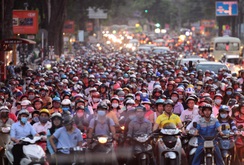 Bản tin NLĐ ngày 7-7: Hà Nội có hạn chế được xe máy vào năm 2030?