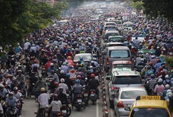 Ghi nhanh: Thu phí ô tô vào trung tâm TP HCM, có giảm ùn tắc giao thông?