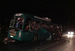 Nổ xe khách giường nằm ở Bắc Ninh, 2 người chết, 12 người bị thương