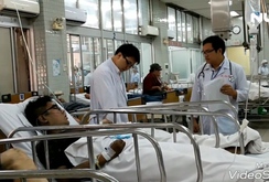 Đang cấp cứu 10 nạn nhân vụ cháy chung cư Carina