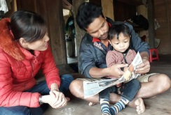 Ghi nhanh: Kỳ lạ bé 3 tuổi người Vân Kiều đọc vanh vách chữ và số