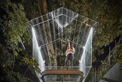Chiêm ngưỡng nhà lơ lửng trên cây trong suốt độc nhất thế giới Chiêm ngưỡng nhà lơ lửng trên cây trong suốt độc nhất thế giới