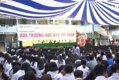 Hơn 1.800 học sinh hào hứng tham gia “Đưa trường học đến thí sinh" ở TP HCM của Báo Người Lao Động