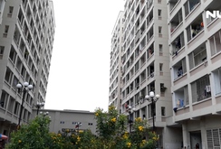 Sống phập phồng trong chung cư xuống cấp