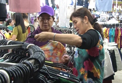 Công nhân mua sắm thoả thích tại “Tuần lễ xanh - đồng hành người lao động”