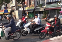 Phóng sự: Vô tư đi vào đường cấm trên cầu bắc qua kênh Nhiêu Lộc – Thị Nghè