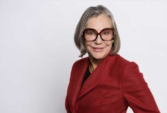 Alice Walton: Người phụ nữ giàu nhất thế giới tiêu tiền thế nào? Alice Walton: Người phụ nữ giàu nhất thế giới tiêu tiền thế nào?