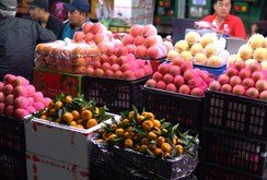 Ghi nhanh: Nguồn hàng Tết ở TP HCM rất dồi dào, giá cả ổn định