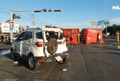 Xe cứu hỏa đâm liên hoàn 3 ô tô khi đi chữa cháy