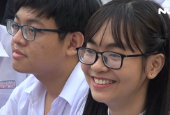 Lãnh đạo TP HCM đánh trống khai giảng năm học mới