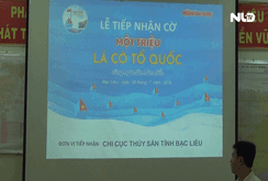 Bạc Liêu bàn giao 5.000 lá cờ Tổ quốc cho ngư dân
