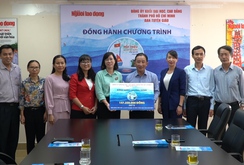 Đảng ủy Khối ĐH-CĐ TP HCM tiếp tục ủng hộ "Một triệu lá cờ Tổ quốc cùng ngư dân bám biển"