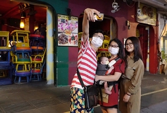 TP HCM dừng hoạt động quán bar, massage, rạp chiếu phim phòng dịch Covid-19