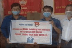 Báo Người Lao Động trao quà tiếp sức chống dịch Covid-19