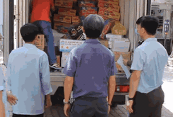 Hậu ATM thực phẩm: Báo Người Lao Động trao quà hỗ trợ trẻ mồ côi, người tâm thần