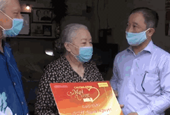 “Mai Vàng nhân ái” thăm NSƯT Thanh Nguyệt, đạo diễn Lê Văn Tĩnh