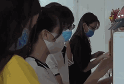 Sinh viên nhận thực phẩm miễn phí mỗi tuần giữa mùa dịch Covid-19