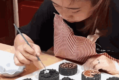 Độc đáo bánh Trung thu “bóng đêm” của nữ sinh 9X