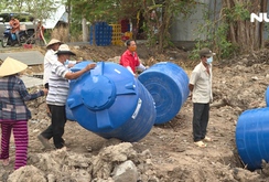 Hội Nhà báo TP HCM cùng mang niềm vui đến người dân vùng hạn, mặn