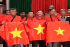 Trao 1.000 lá cờ Tổ quốc cho ngư dân Cần Giờ