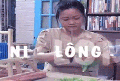 Ngỡ ngàng với túi xách đan bằng rác ni-lông