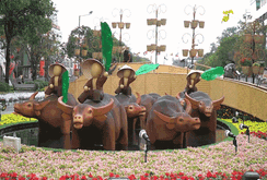 Cận cảnh đường hoa Nguyễn Huệ Tết Tân Sửu 2021 trước ngày khai mạc