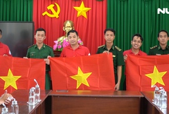 Chi đoàn Báo Người Lao Động tiếp sức chiến sĩ canh giữ biên giới ở Long An